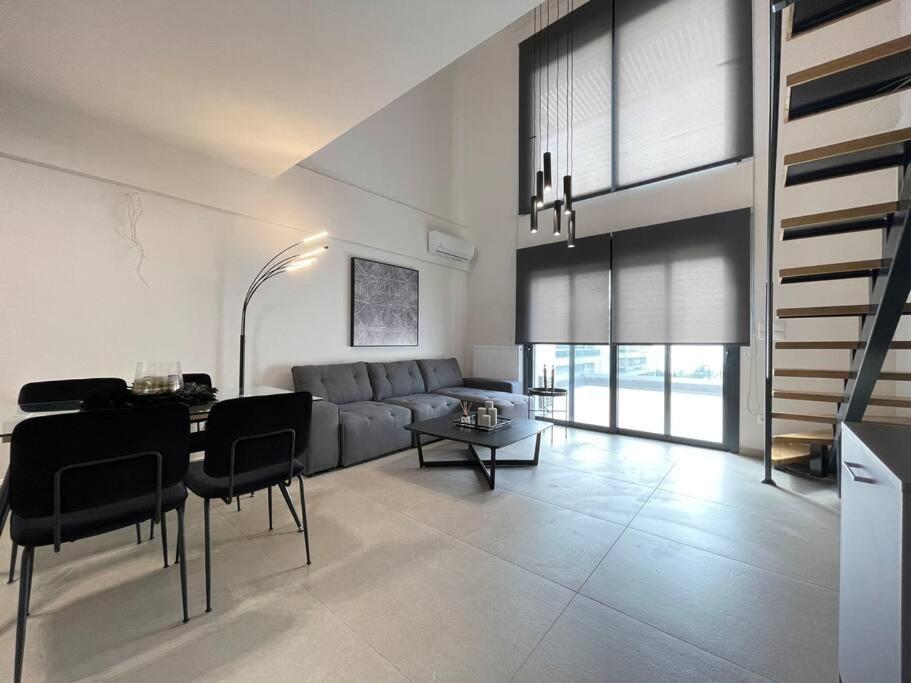 G1 - Stylish Maisonette Near Marina Flisvos Apartamento